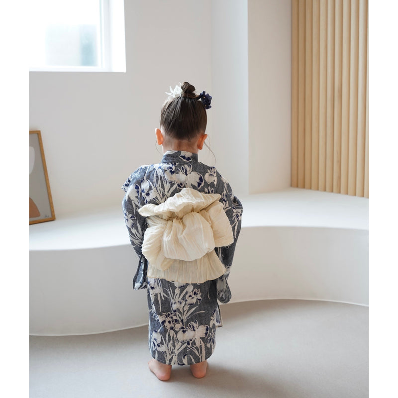【utatane×Acka.  子供浴衣3点セット (kidsゆかた・帯・下駄 ) 鮫小紋と菖蒲 navy】Acka. (@acka_official)オリジナル 限定 コラボ  フリーサイズ 国産生地 国内染色　（6510266101）