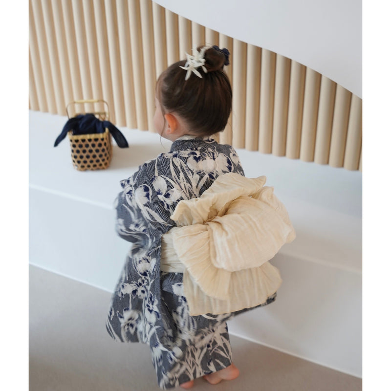 【utatane×Acka.  子供浴衣3点セット (kidsゆかた・帯・下駄 ) 鮫小紋と菖蒲 navy】Acka. (@acka_official)オリジナル 限定 コラボ  フリーサイズ 国産生地 国内染色　（6510266101）