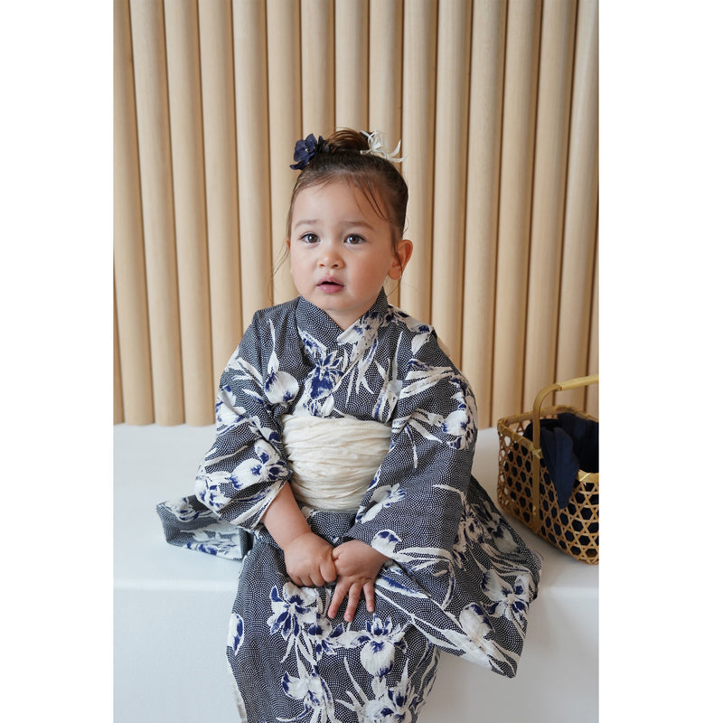 【utatane×Acka.  子供浴衣3点セット (kidsゆかた・帯・下駄 ) 鮫小紋と菖蒲 navy】Acka. (@acka_official)オリジナル 限定 コラボ  フリーサイズ 国産生地 国内染色　（6510266101）