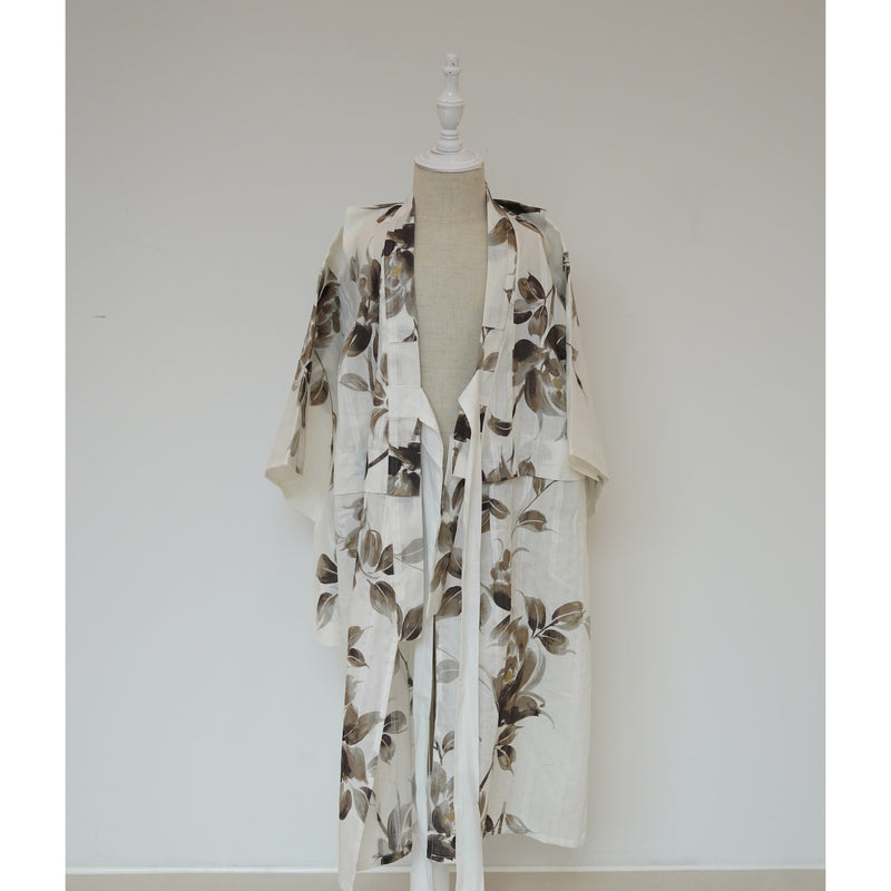 【utatane×Acka.  子供浴衣3点セット (kidsゆかた・帯・下駄 ) 山茶花 white（lame）】Acka. (@acka_official)オリジナル 限定 コラボ  フリーサイズ 国産生地 国内染色　（6510266201）