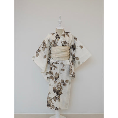 【utatane×Acka.  子供浴衣3点セット (kidsゆかた・帯・下駄 ) 山茶花 white（lame）】Acka. (@acka_official)オリジナル 限定 コラボ  フリーサイズ 国産生地 国内染色　（6510266201）