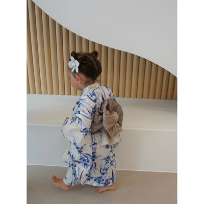 【utatane×Acka.  子供浴衣3点セット (kidsゆかた・帯・下駄 ) 鮫小紋と菖蒲 ivory】Acka. (@acka_official)オリジナル 限定 コラボ  フリーサイズ 国産生地 国内染色　（6510266301）