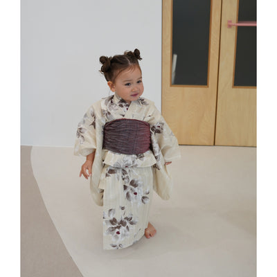 【utatane×Acka.  子供浴衣3点セット (kidsゆかた・帯・下駄 )  山茶花 beige 】Acka. (@acka_official)オリジナル 限定 コラボ  フリーサイズ 国産生地 国内染色　（6510266401）