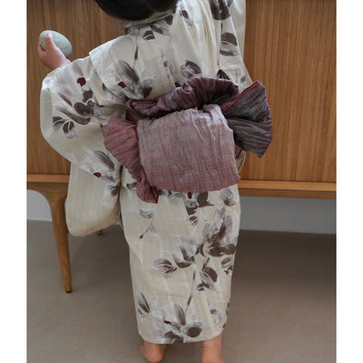 【utatane×Acka.  子供浴衣3点セット (kidsゆかた・帯・下駄 )  山茶花 beige 】Acka. (@acka_official)オリジナル 限定 コラボ  フリーサイズ 国産生地 国内染色　（6510266401）