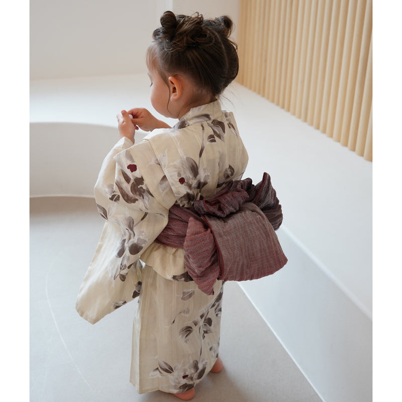 【utatane×Acka.  子供浴衣3点セット (kidsゆかた・帯・下駄 )  山茶花 beige 】Acka. (@acka_official)オリジナル 限定 コラボ  フリーサイズ 国産生地 国内染色　（6510266401）
