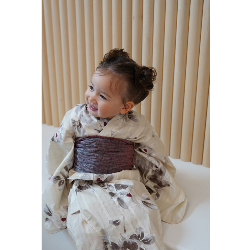 【utatane×Acka.  子供浴衣3点セット (kidsゆかた・帯・下駄 )  山茶花 beige 】Acka. (@acka_official)オリジナル 限定 コラボ  フリーサイズ 国産生地 国内染色　（6510266401）