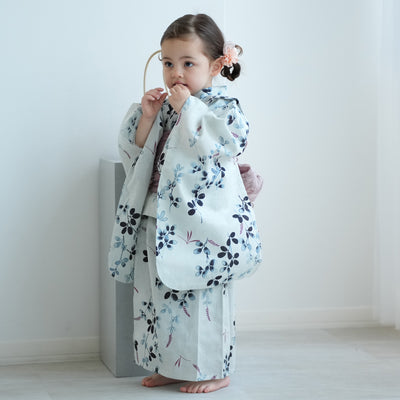 【utatane kids 高級変わり織 子供浴衣3点セット（ゆかた・帯・下駄）女の子 サイダー色に溶け込む萩とトンボ】 キッズ浴衣 国産生地 国内染色 （6510266501）