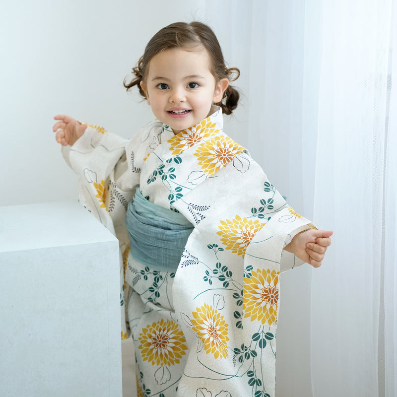 【utatane kids 高級変わり織 子供浴衣3点セット（ゆかた・帯・下駄）女の子 黄色の剣菊と萩】 キッズ浴衣 国産生地 国内染色 （6510267301）