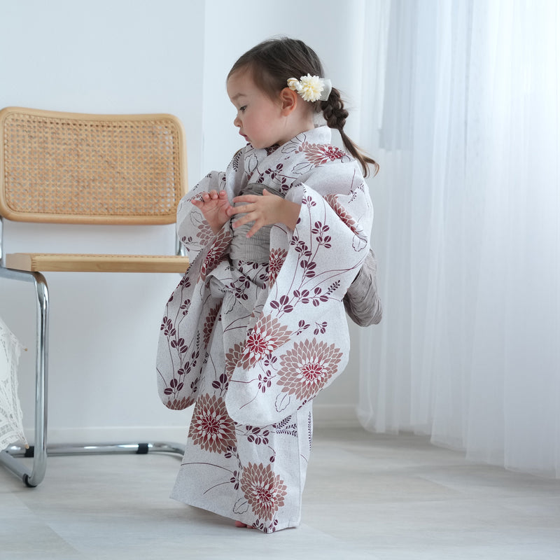【utatane kids 高級変わり織 子供浴衣3点セット（ゆかた・帯・下駄）女の子 煉瓦色の剣菊と萩】 キッズ浴衣 国産生地 国内染色 （6510267701）