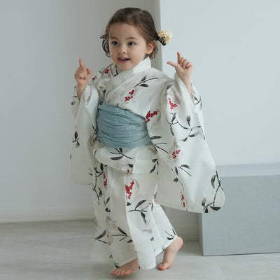 【ニコアンティーク kids 高級変わり織 子供浴衣3点セット（ゆかた・帯・下駄）女の子 オフホワイトに柘榴】 キッズ浴衣 国産生地 国内染色 （6510269901）
