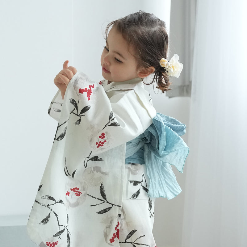 【ニコアンティーク kids 高級変わり織 子供浴衣3点セット（ゆかた・帯・下駄）女の子 オフホワイトに柘榴】 キッズ浴衣 国産生地 国内染色 （6510269901）