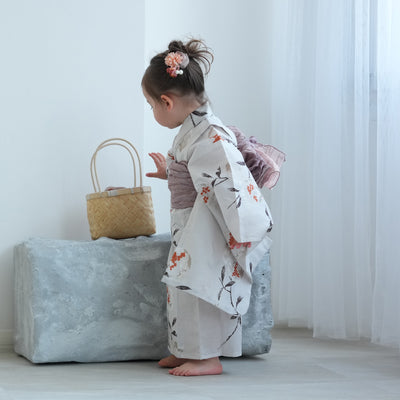 【ニコアンティーク kids 高級変わり織 子供浴衣3点セット（ゆかた・帯・下駄）女の子 淡いグレーに柘榴】 キッズ浴衣 国産生地 国内染色 （6510270301）