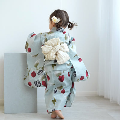 【ニコアンティーク kids 高級変わり織 子供浴衣3点セット（ゆかた・帯・下駄）女の子 縞々ブルーに赤のほおずき】 キッズ浴衣 国産生地 国内染色 （6510270901）