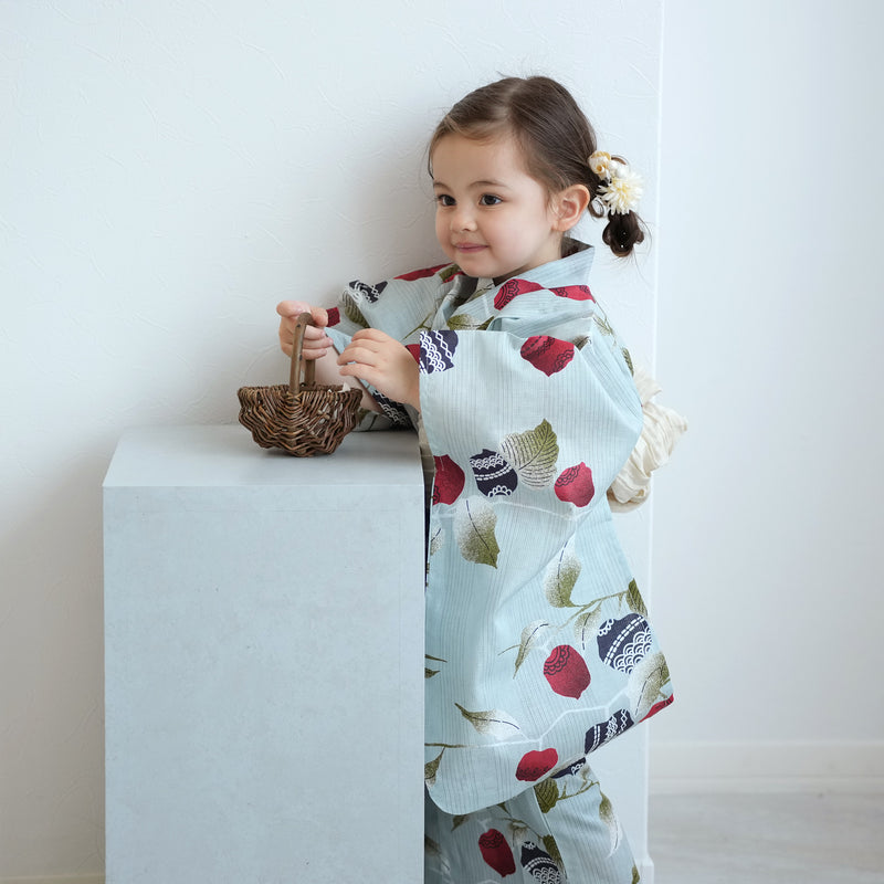 【ニコアンティーク kids 高級変わり織 子供浴衣3点セット（ゆかた・帯・下駄）女の子 縞々ブルーに赤のほおずき】 キッズ浴衣 国産生地 国内染色 （6510270901）
