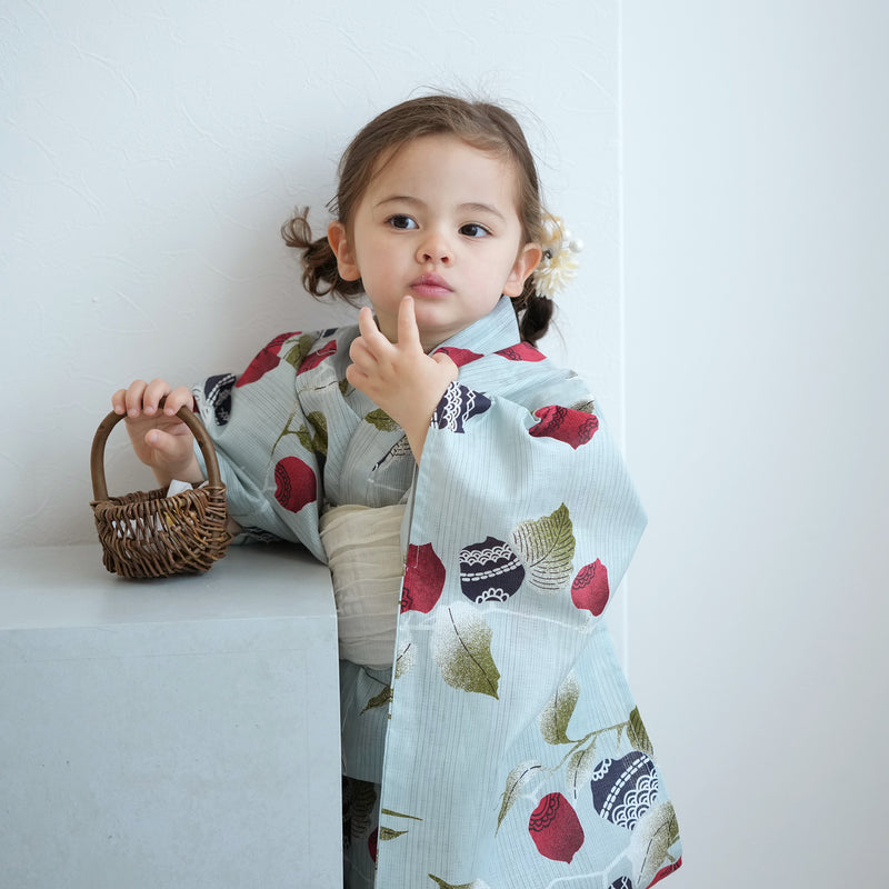 【ニコアンティーク kids 高級変わり織 子供浴衣3点セット（ゆかた・帯・下駄）女の子 縞々ブルーに赤のほおずき】 キッズ浴衣 国産生地 国内染色 （6510270901）