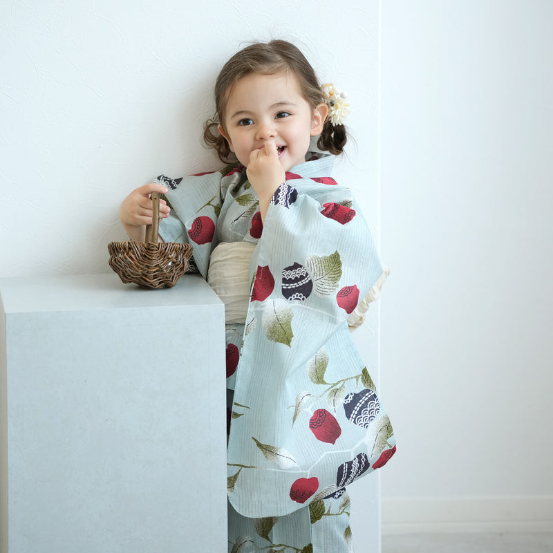 【ニコアンティーク kids 高級変わり織 子供浴衣3点セット（ゆかた・帯・下駄）女の子 縞々ブルーに赤のほおずき】 キッズ浴衣 国産生地 国内染色 （6510270901）