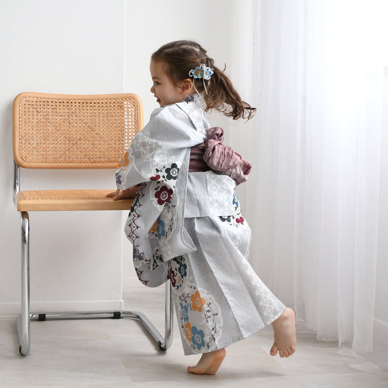 【utatane kids 高級変わり織 子供浴衣3点セット（ゆかた・帯・下駄）女の子  灰青の霧と梅雪輪】 キッズ浴衣 国産生地 国内染色 （6510272101）