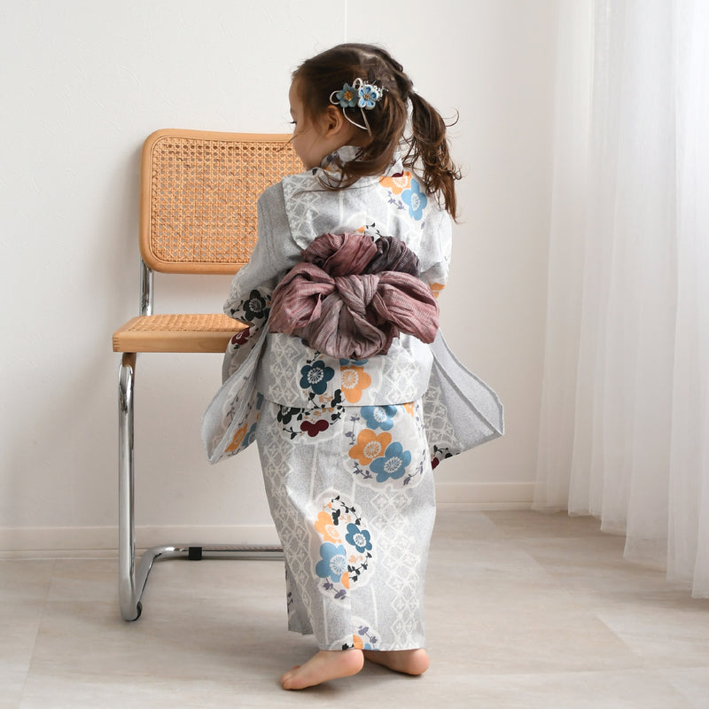 【utatane kids 高級変わり織 子供浴衣3点セット（ゆかた・帯・下駄）女の子  灰青の霧と梅雪輪】 キッズ浴衣 国産生地 国内染色 （6510272101）