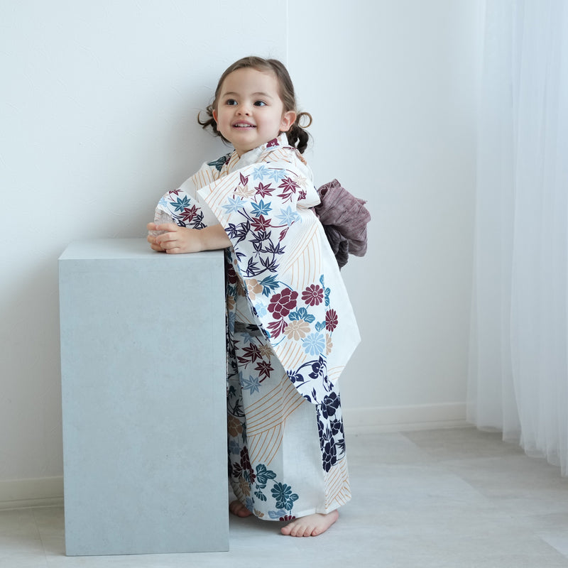 【utatane kids 高級変わり織 子供浴衣3点セット（ゆかた・帯・下駄）女の子 きなりにえんじとからしの花輪】 キッズ浴衣 国産生地 国内染色 （6510272201）
