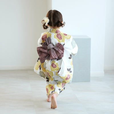 【utatane kids 高級変わり織 子供浴衣3点セット（ゆかた・帯・下駄）女の子 くちなし色と翡翠色の牡丹】 キッズ浴衣 国産生地 国内染色 （6510273101）