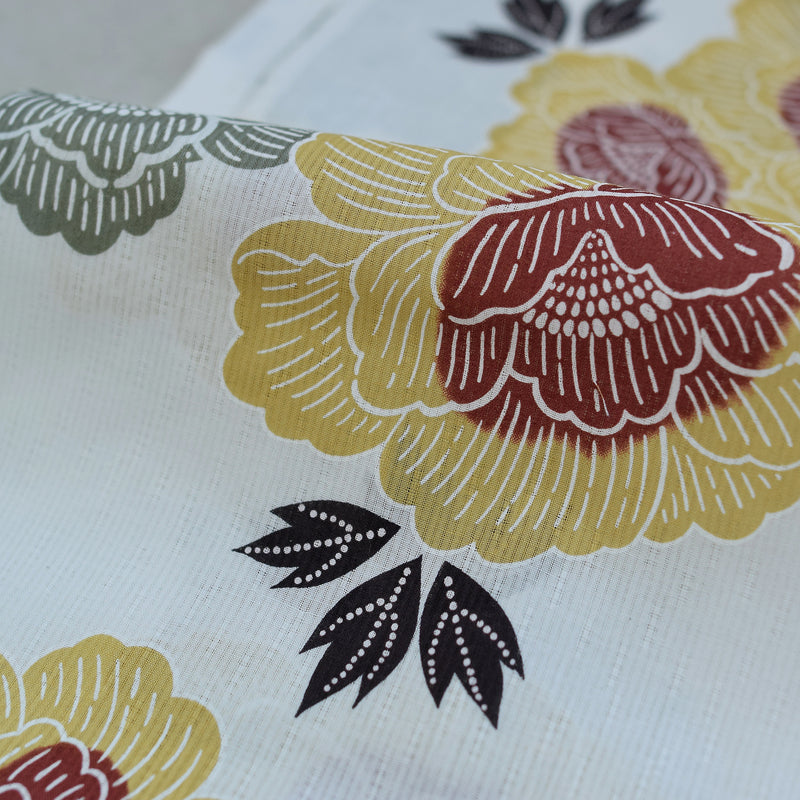 【utatane kids 高級変わり織 子供浴衣3点セット（ゆかた・帯・下駄）女の子 くちなし色と翡翠色の牡丹】 キッズ浴衣 国産生地 国内染色 （6510273101）