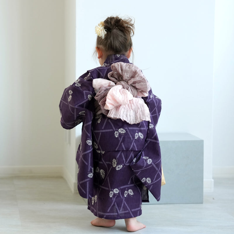 【ニコアンティーク kids 高級変わり織 子供浴衣3点セット（ゆかた・帯・下駄）女の子 紫にかごめ絞り柄の紋白蝶】 キッズ浴衣 国産生地 国内染色 （6510273901）