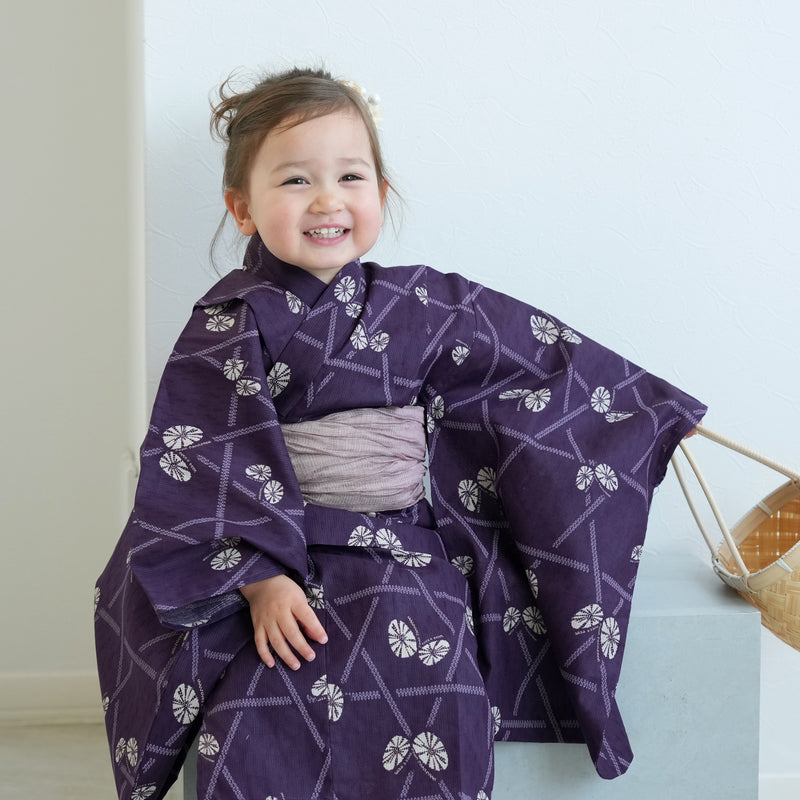 【ニコアンティーク kids 高級変わり織 子供浴衣3点セット（ゆかた・帯・下駄）女の子 紫にかごめ絞り柄の紋白蝶】 キッズ浴衣 国産生地 国内染色 （6510273901）