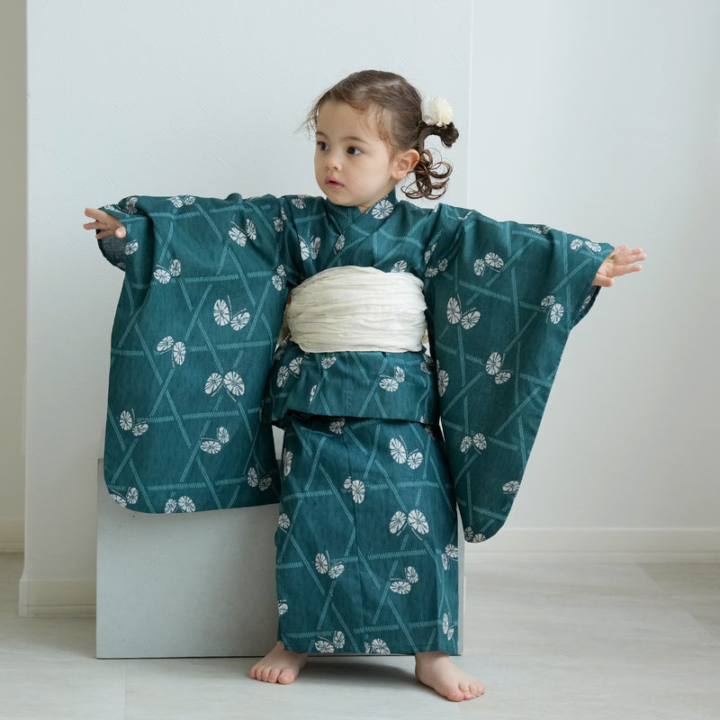 【ニコアンティーク kids 高級変わり織 子供浴衣3点セット（ゆかた・帯・下駄）女の子 碧にかごめ絞り柄の紋白蝶】 キッズ浴衣 国産生地 国内染色 （6510274301）