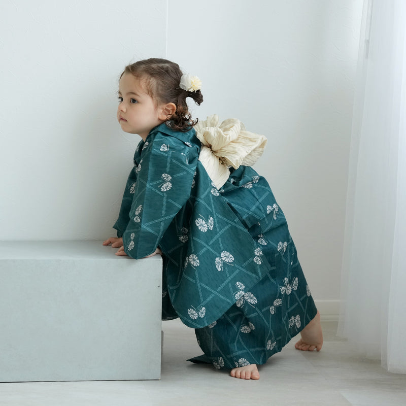 【ニコアンティーク kids 高級変わり織 子供浴衣3点セット（ゆかた・帯・下駄）女の子 碧にかごめ絞り柄の紋白蝶】 キッズ浴衣 国産生地 国内染色 （6510274301）