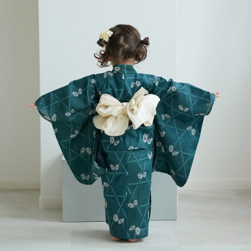 【ニコアンティーク kids 高級変わり織 子供浴衣3点セット（ゆかた・帯・下駄）女の子 碧にかごめ絞り柄の紋白蝶】 キッズ浴衣 国産生地 国内染色 （6510274301）
