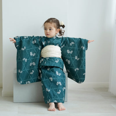 【ニコアンティーク kids 高級変わり織 子供浴衣3点セット（ゆかた・帯・下駄）女の子 碧にかごめ絞り柄の紋白蝶】 キッズ浴衣 国産生地 国内染色 （6510274301）