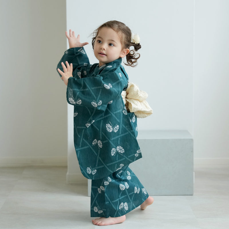 【ニコアンティーク kids 高級変わり織 子供浴衣3点セット（ゆかた・帯・下駄）女の子 碧にかごめ絞り柄の紋白蝶】 キッズ浴衣 国産生地 国内染色 （6510274301）