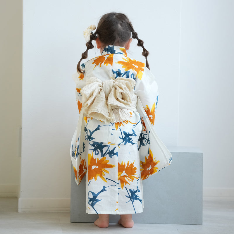 【ニコアンティーク kids 高級変わり織 子供浴衣3点セット（ゆかた・帯・下駄）女の子 白地にはじける黄色のあざみ】 キッズ浴衣 国産生地 国内染色 （6510274701）