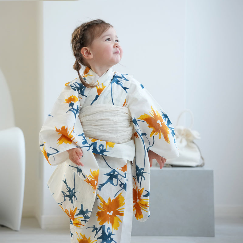 【ニコアンティーク kids 高級変わり織 子供浴衣3点セット（ゆかた・帯・下駄）女の子 白地にはじける黄色のあざみ】 キッズ浴衣 国産生地 国内染色 （6510274701）