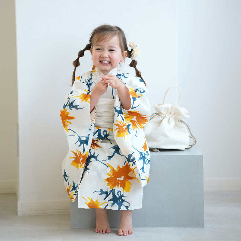 【ニコアンティーク kids 高級変わり織 子供浴衣3点セット（ゆかた・帯・下駄）女の子 白地にはじける黄色のあざみ】 キッズ浴衣 国産生地 国内染色 （6510274701）