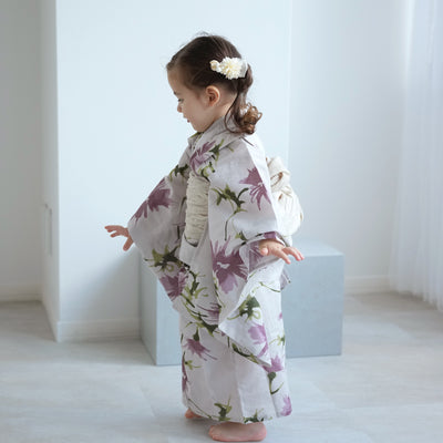 【ニコアンティーク kids 高級変わり織 子供浴衣3点セット（ゆかた・帯・下駄）女の子 淡いグレーにラベンダーのあざみ】 キッズ浴衣 国産生地 国内染色 （6510275001）
