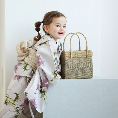 【ニコアンティーク kids 高級変わり織 子供浴衣3点セット（ゆかた・帯・下駄）女の子 淡いグレーにラベンダーのあざみ】 キッズ浴衣 国産生地 国内染色 （6510275001）