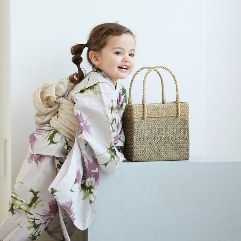 【ニコアンティーク kids 高級変わり織 子供浴衣3点セット（ゆかた・帯・下駄）女の子 淡いグレーにラベンダーのあざみ】 キッズ浴衣 国産生地 国内染色 （6510275001）