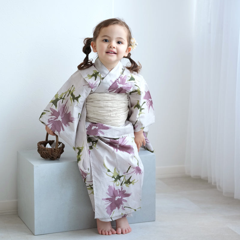 【ニコアンティーク kids 高級変わり織 子供浴衣3点セット（ゆかた・帯・下駄）女の子 淡いグレーにラベンダーのあざみ】 キッズ浴衣 国産生地 国内染色 （6510275001）