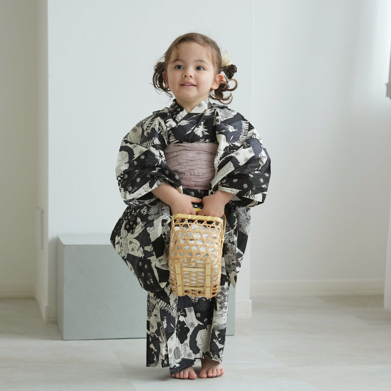 【ニコアンティーク kids 高級変わり織 子供浴衣3点セット（ゆかた・帯・下駄）女の子 幻想戯曲 ブラック】 キッズ浴衣 国産生地 国内染色 （6510281201）