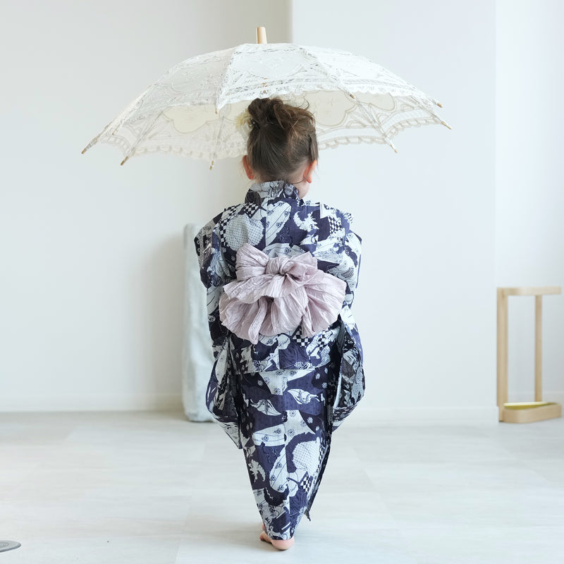 【ニコアンティーク kids 高級変わり織 子供浴衣3点セット（ゆかた・帯・下駄）女の子 幻想戯曲 ネイビー】 キッズ浴衣 国産生地 国内染色 （6510281601）