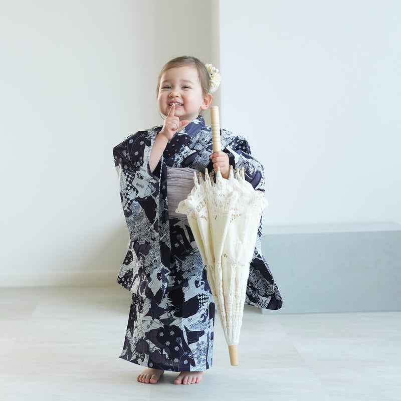 【ニコアンティーク kids 高級変わり織 子供浴衣3点セット（ゆかた・帯・下駄）女の子 幻想戯曲 ネイビー】 キッズ浴衣 国産生地 国内染色 （6510281601）