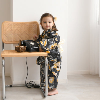 【ニコアンティーク kids 高級変わり織 子供浴衣3点セット（ゆかた・帯・下駄）女の子 かすれアネモネ ブラック×マスタード】 キッズ浴衣 国産生地 国内染色 （6510282001）
