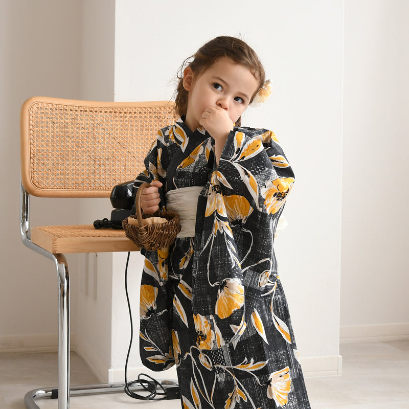 【ニコアンティーク kids 高級変わり織 子供浴衣3点セット（ゆかた・帯・下駄）女の子 かすれアネモネ ブラック×マスタード】 キッズ浴衣 国産生地 国内染色 （6510282001）