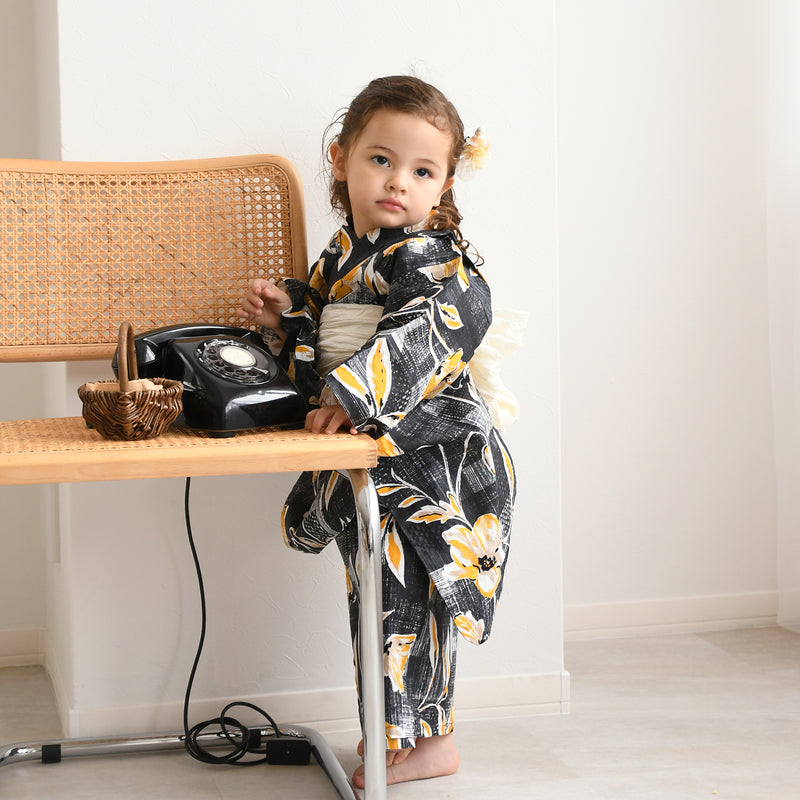 【ニコアンティーク kids 高級変わり織 子供浴衣3点セット（ゆかた・帯・下駄）女の子 かすれアネモネ ブラック×マスタード】 キッズ浴衣 国産生地 国内染色 （6510282001）