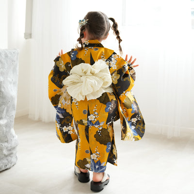 【ニコアンティーク kids 高級変わり織 子供浴衣3点セット（ゆかた・帯・下駄）女の子 黄色と墨色の立沸とレトロ花】 キッズ浴衣 国産生地 国内染色 （6510282201）