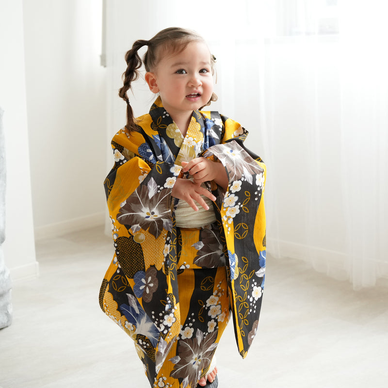 【ニコアンティーク kids 高級変わり織 子供浴衣3点セット（ゆかた・帯・下駄）女の子 黄色と墨色の立沸とレトロ花】 キッズ浴衣 国産生地 国内染色 （6510282201）
