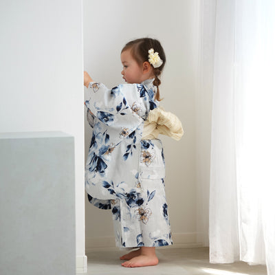 【ニコアンティーク kids 高級変わり織 子供浴衣3点セット（ゆかた・帯・下駄）女の子 フロスティブルーとスモーキークオーツの花】 キッズ浴衣 国産生地 国内染色 （6510282701）