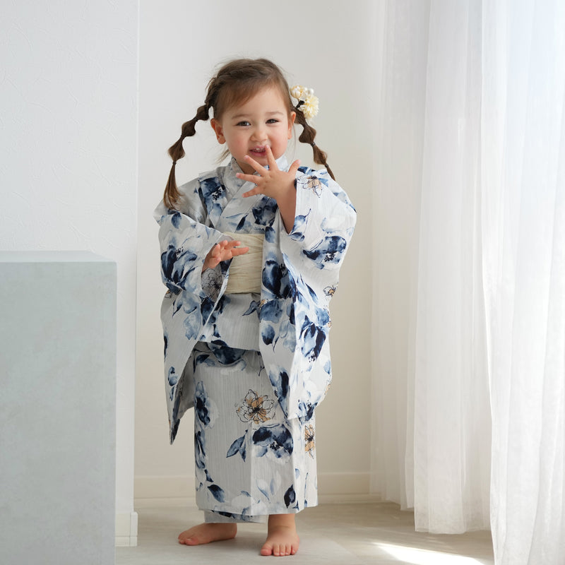 【ニコアンティーク kids 高級変わり織 子供浴衣3点セット（ゆかた・帯・下駄）女の子 フロスティブルーとスモーキークオーツの花】 キッズ浴衣 国産生地 国内染色 （6510282701）