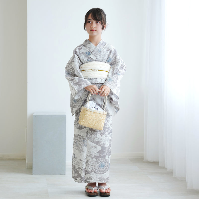【ひよこ商店  高級変わり織 浴衣3点セット（ゆかた・帯・下駄） 銀灰色に菊爛漫】ジュニア・低身長コーデ 女の子 140-150cm 国産生地 国内染色（6538265701）